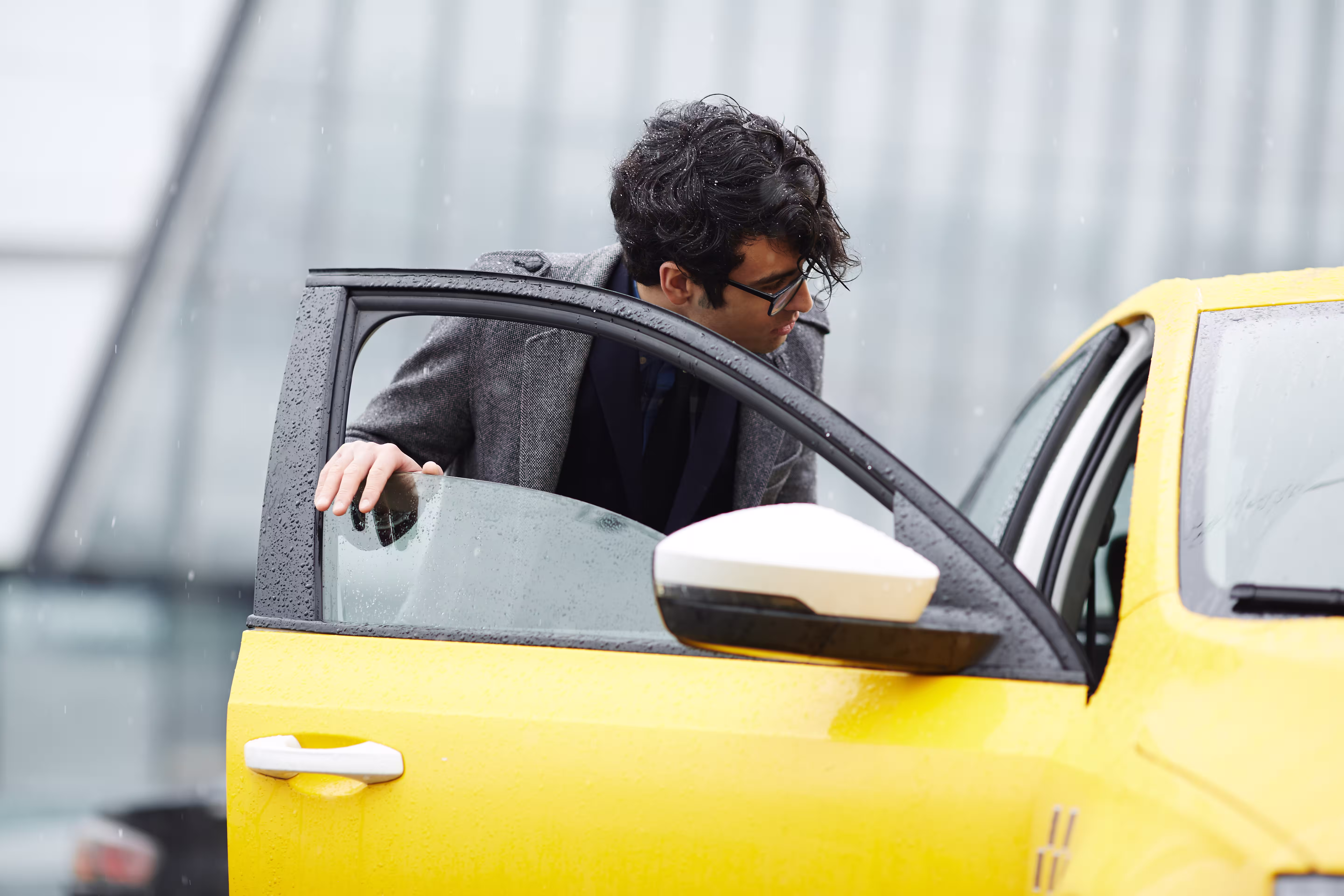 Outstation Cabs vs. Local Mumbai Taxi Service
