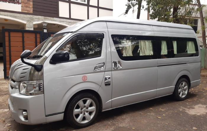 Minivans & Tempo Travellers