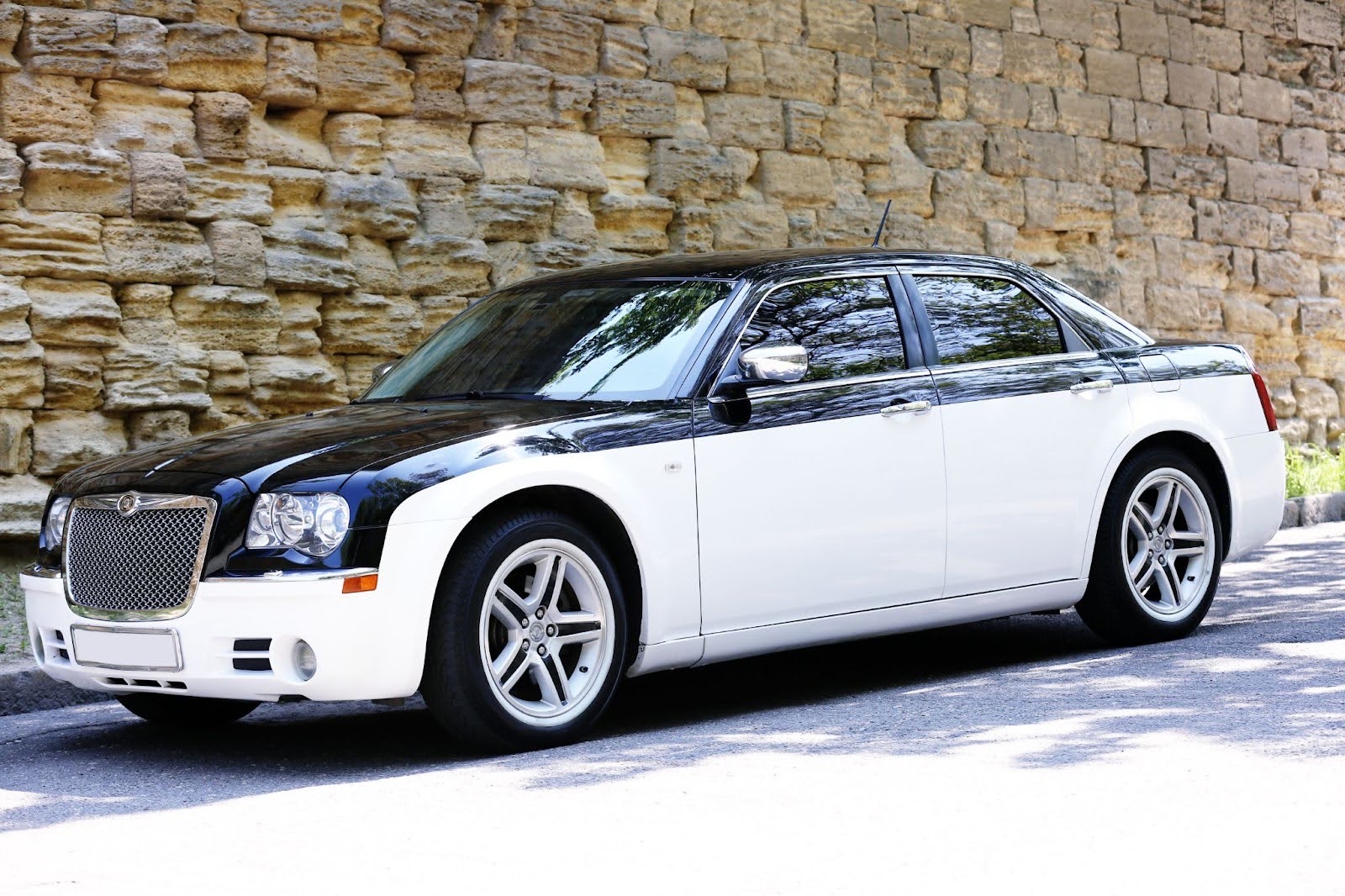 Premium ultra-luxury / Executive sedan