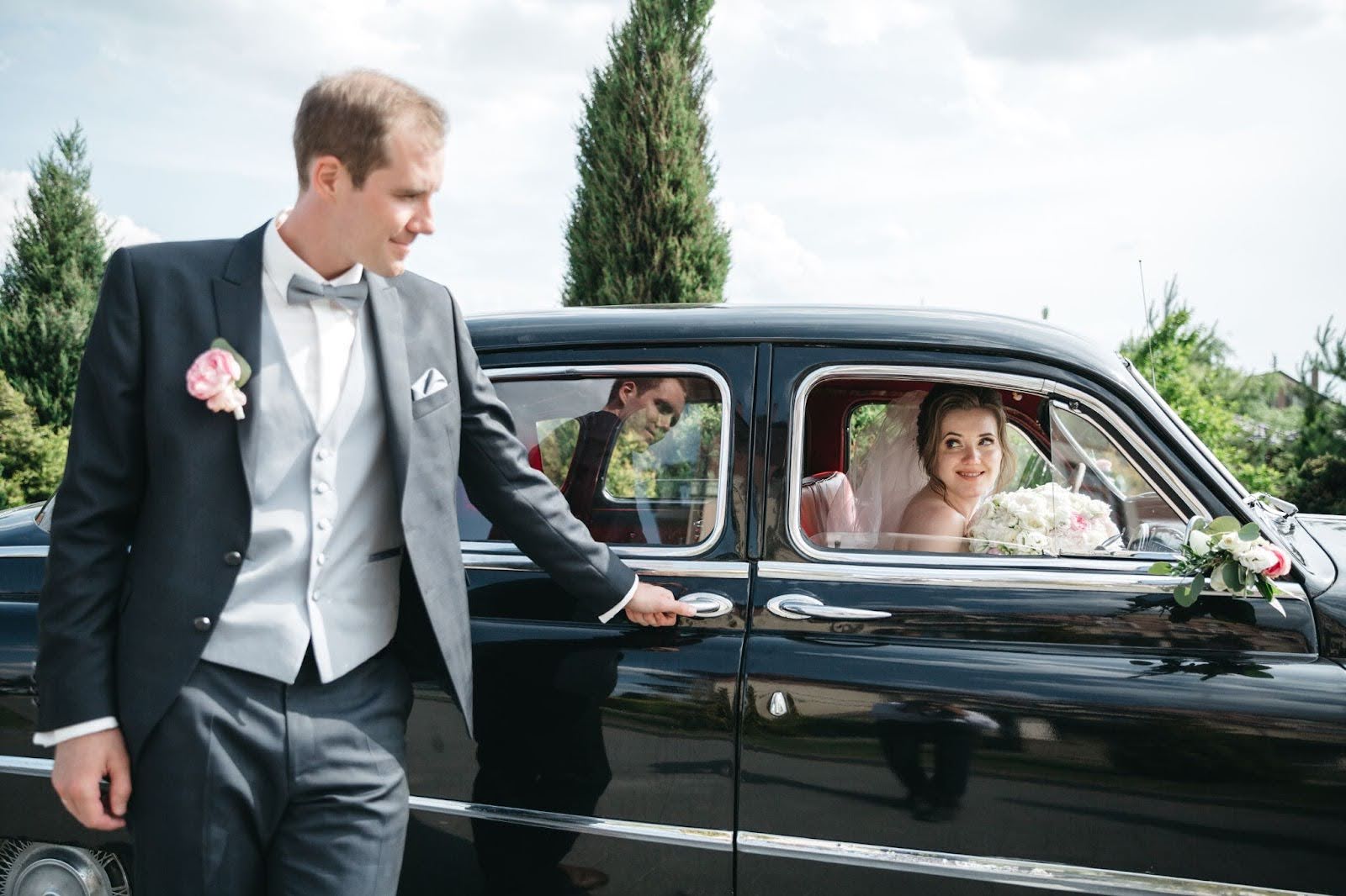 Chauffeur-Driven Wedding Transportation Services